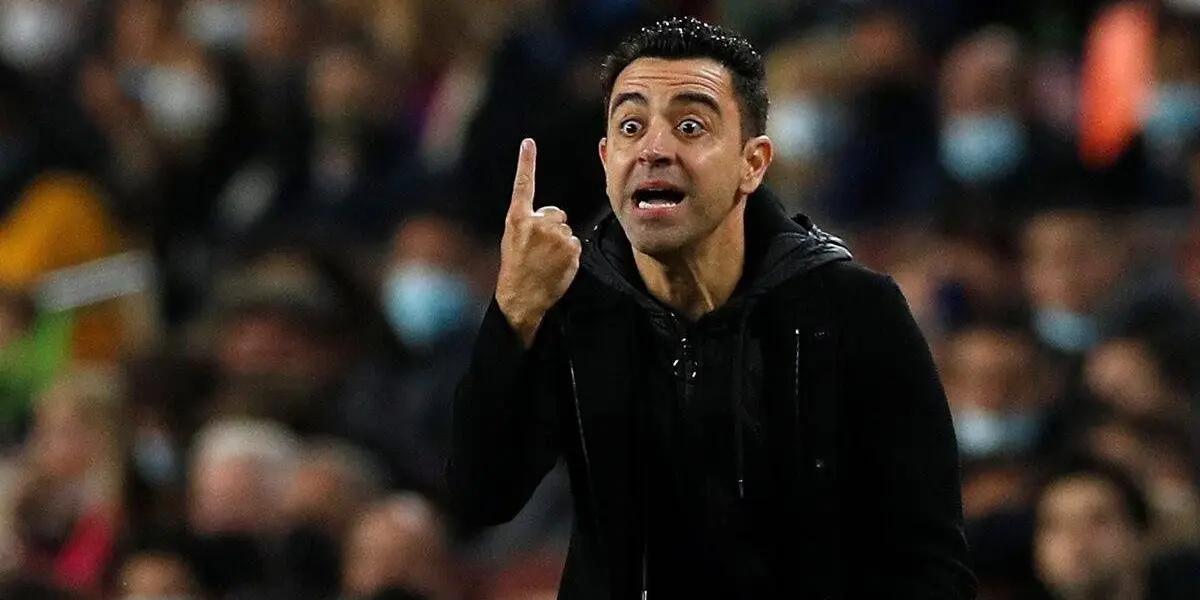 La extraña formación que paró Xavi para despedir a Piqué en su último partido en el Camp Nou.