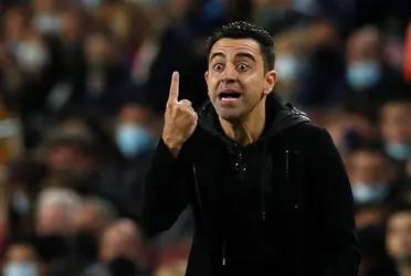 La extraña formación que paró Xavi para despedir a Piqué en su último partido en el Camp Nou.