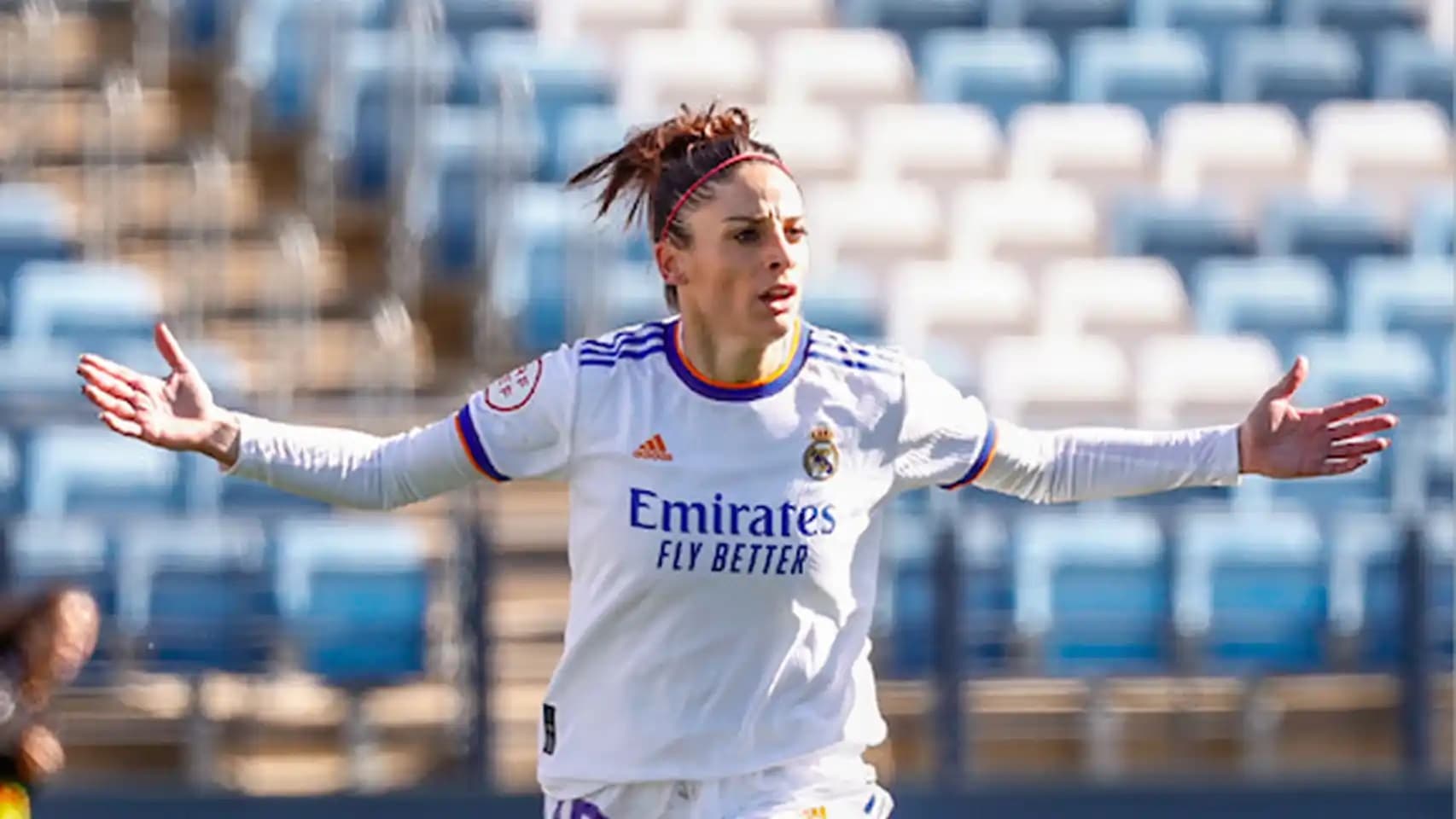La futbolista del Real Madrid fue elegida la mejor jugadora de su equipo por sus propios aficionados y tiene una historia de superación que bien merece ser contada.