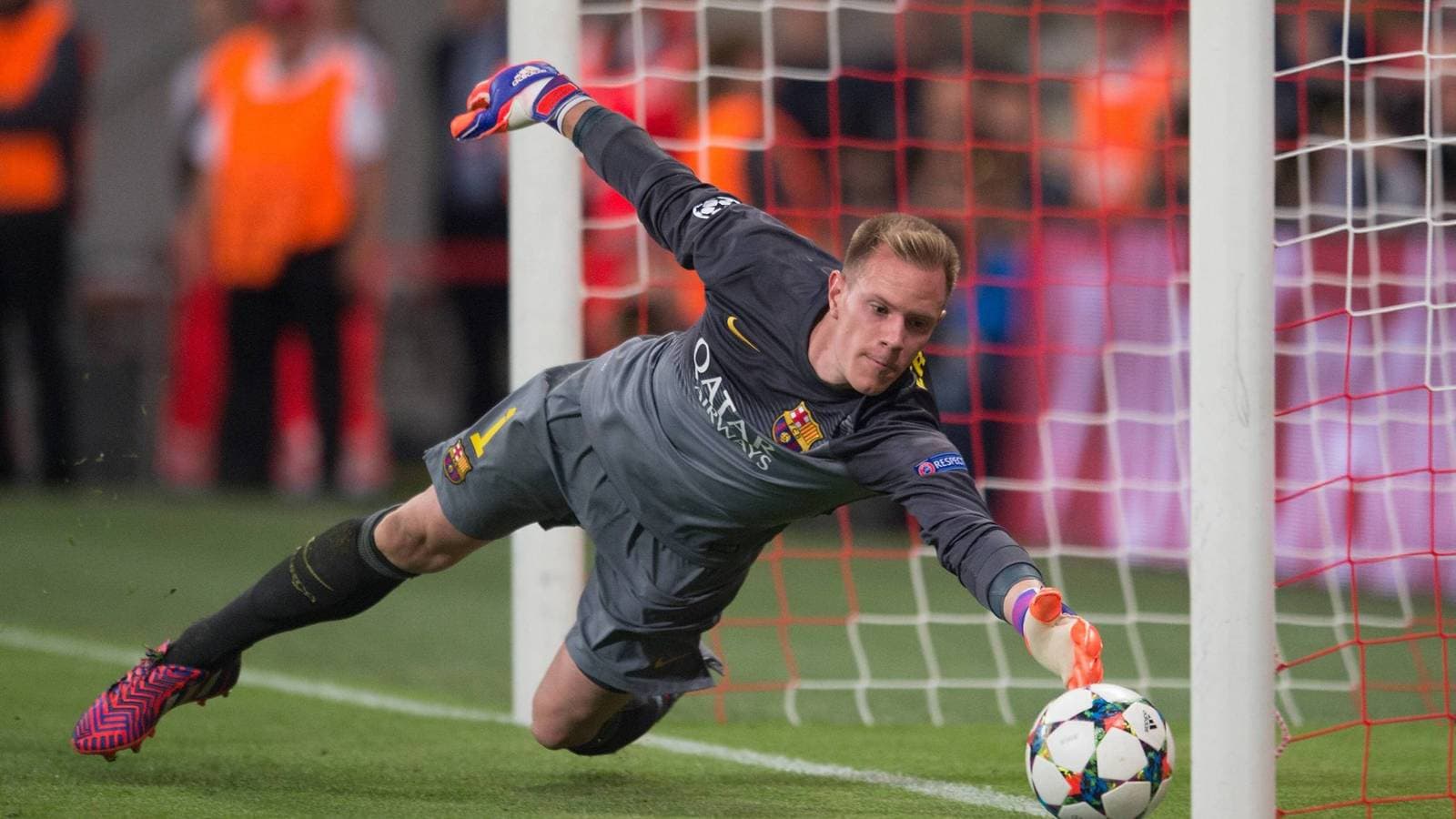 La Liga Santander tiene grandes jugadores en sus filas, también grandes porteros, a continuación, un repaso por los principales guardametas.