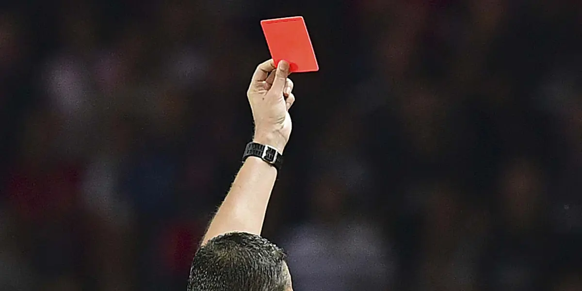 La partida de Sergio Ramos ha dejado al fútbol de España sin su máximo expulsado en el torneo. El actual defensa del Paris Saint Germain era quién ostentaba la mayor cantidad de tarjetas rojas.