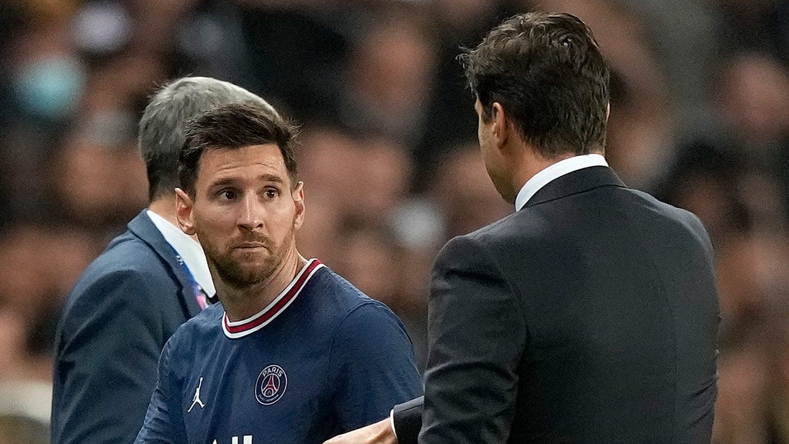 La polemica entre Messi y Pochettino sigue, uno de los familiares de Emir de Qatar publicó un polemico Tuit casi insinuando que el entrador argentino si sigue así puede irse del club. Y acá te mostramos en caso de que se vaya quien sería su mjor sucesor.