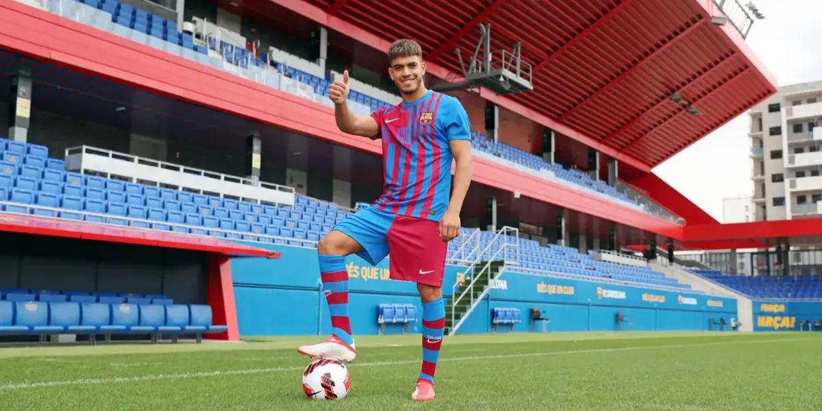 La Real Federación Española de Fútbol trabaja a destajo para no perder al extremo del Barcelona, al entererse de la intención marroquí de contarlo en la Copa Africana de Naciones.