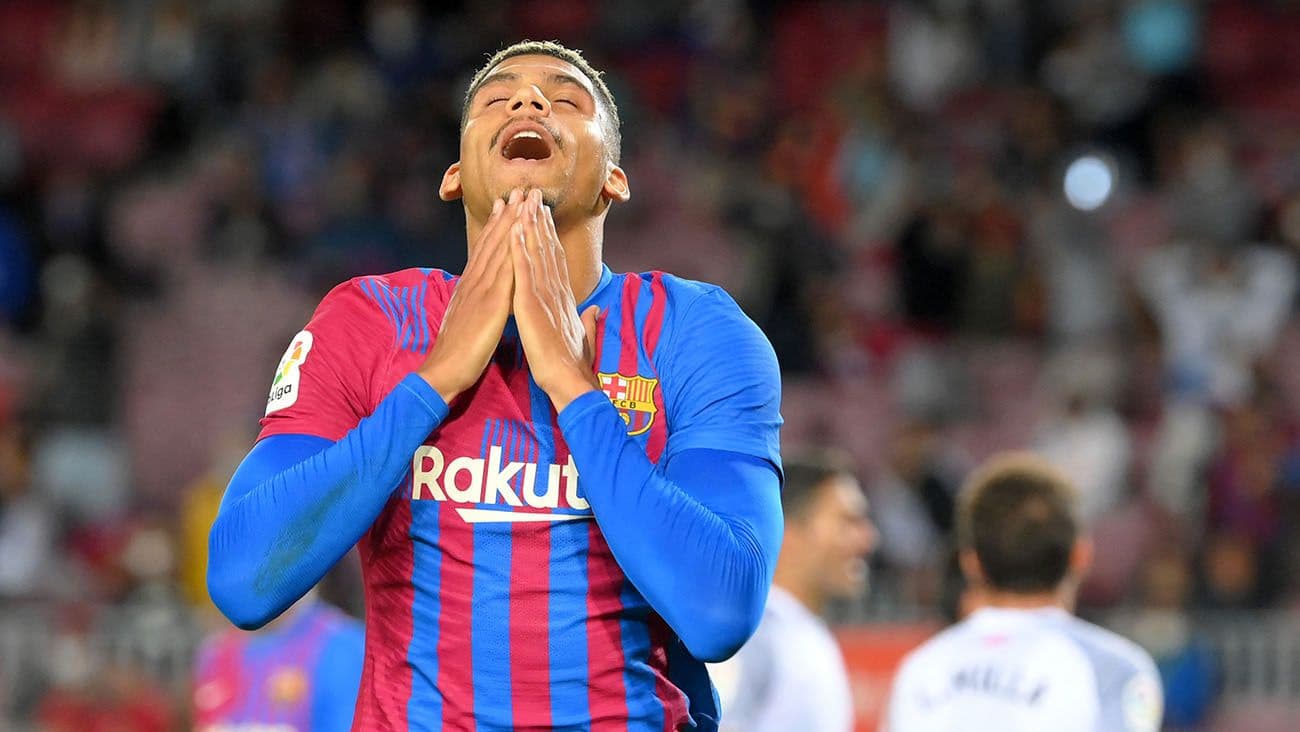 La renovación de Ronald Araujo ha entrado en un punto muerto peligroso luego de que su representante rechaze la última oferta que le enviaron desde el club.