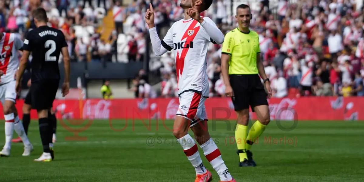 La resonante victoria del sorprendente Rayo Vallecano ante el Fútbol Club Barcelona por el partido pendiente de la fecha 21 tuvo como figura destacada muy buen lateral Mario Hernández que ya despierta interés en varios clubes y está valuado por el equipo de Vallecas en 10 millones de euros.