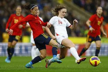 La Roja cierra su participación en la Arnold Clark Cup ante las campeonas olímpicas, en la tercera jornada del torneo que se disputa en Inglaterra.