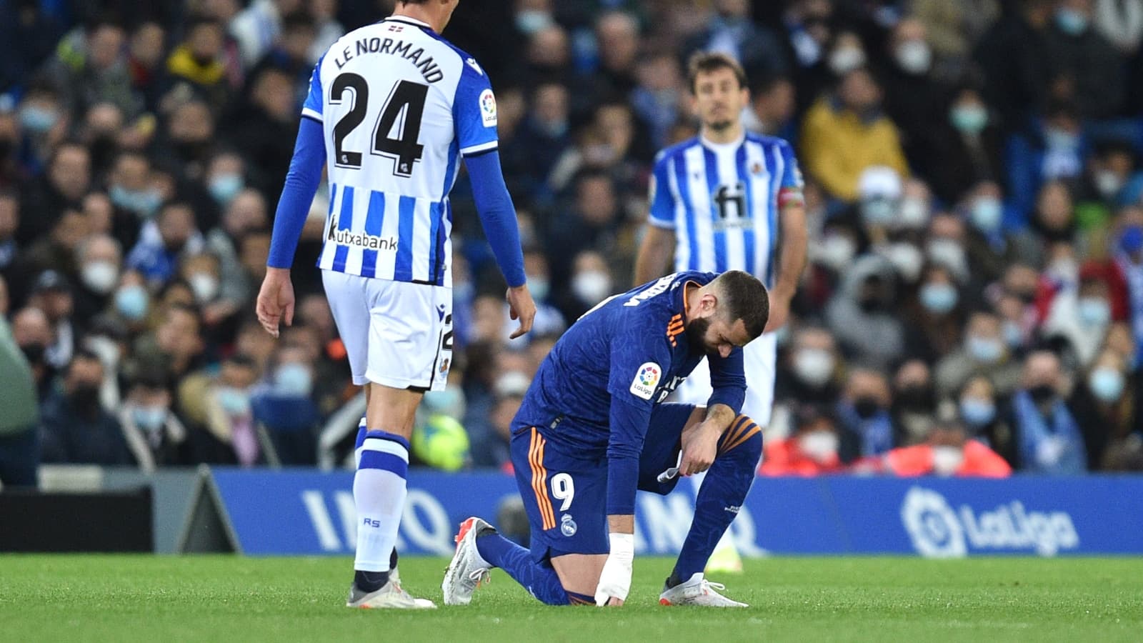 La salida de Benzemá del campo de juego había encendido todas las alarmas en el Real Madrid. El delantero francés pidió el cambio, por una molestia. Si bien sería baja en Champions, llegaría al derbi de la capital.