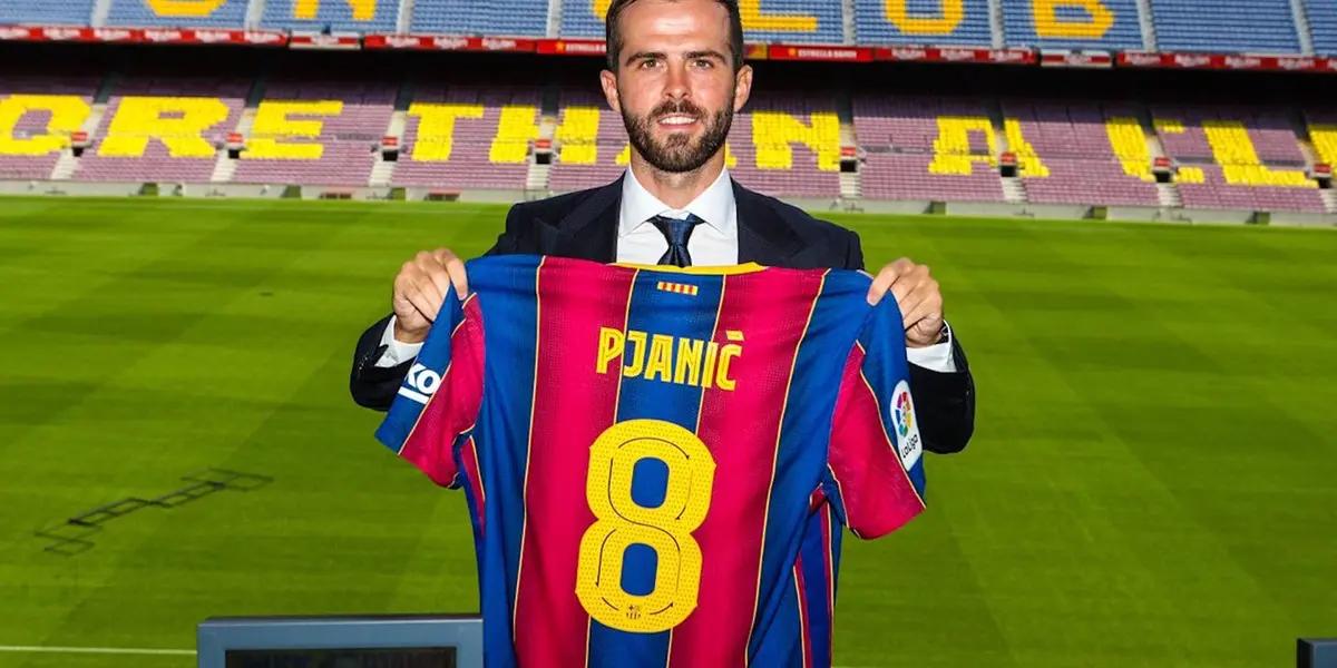 La salida de Miralem Pjanic al Besiktas no ha acabado, ni mucho menos, con la mala relación que tiene con el entrenador del Barcelona, Ronald Koeman. El centrocampista bosnio se ha explayado en una extensa entrevista a Marca, siendo durisimo contra el holandés.