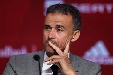 La selección española está pasando por un momento futbolistico demasiado flojo, especialmente en defensa, y en estos momentos ya se especula que su participación en la Copa del Mundo fracasaría.