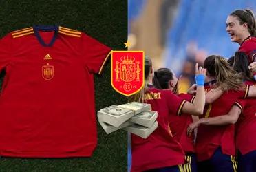 La selección española femenil bajo el precio de sus camisetas y el revuelo en redes es enorme.