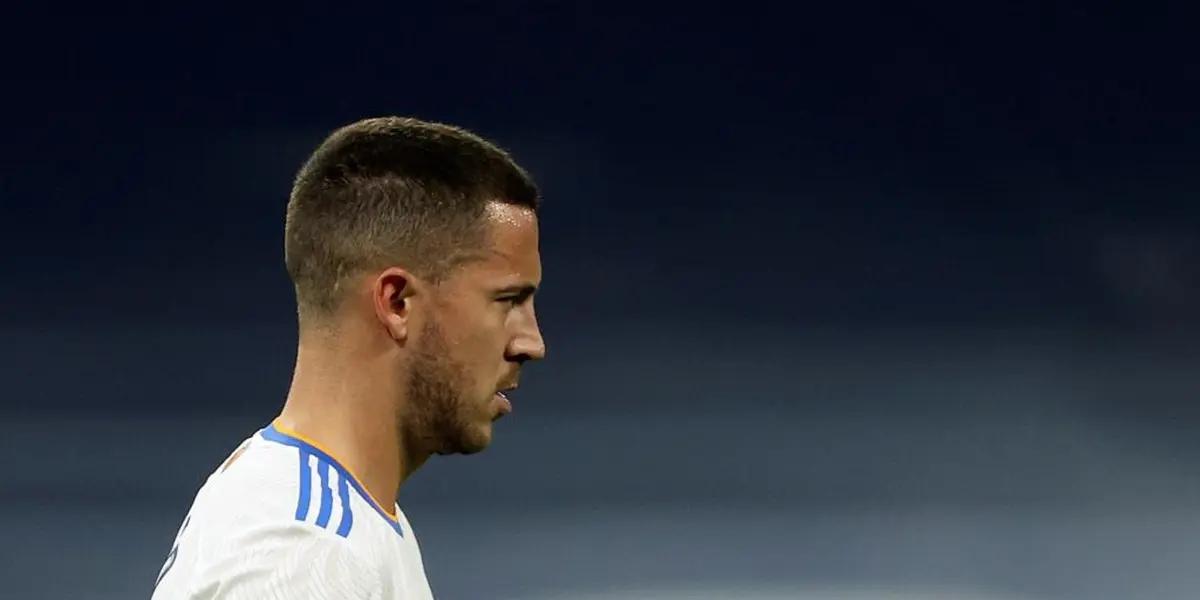 La situación del belga en la casa blanca no da para más, el jugador no aguanta un minuto más en equipo y quiere irse cuánto antes. Por un grave problema con el entrenador italiano, Eden, quiere marcharse dejando en claro porque lo hace.