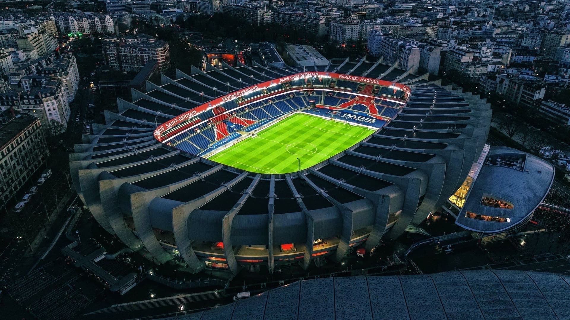 La UEFA resolvió cambiar la sede de la final de la Champions League (iba a ser en San Petersburgo) y trasladarla a París. Asimismo, manendrá el esquema de entradas para la máxima cita de clubes.
