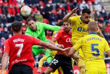 La última jornada de La Liga Santander definirá cuál es el equipo que acompañará a Levante y Alavés a la segunda división. Con la Real Sociedad clasificada a Europa League, el septimo puesto por la Conference se lo disputarán Athletic Bilbao y Villareal.