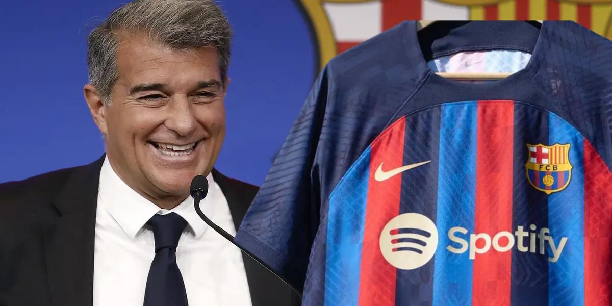 Laporta ríe, camiseta de FC Barcelona