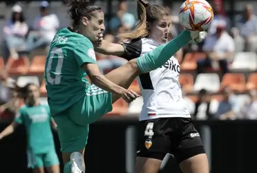 Las alineaciones del Valencia y el Real Madrid Femenino empataron sin goles en el reducto che, en lo que fue la penúltima jornada del Torneo de Primera División. Las valencianas salvaron la categoría de esta manera.
