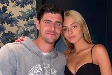 Las historias de amor a veces son grandilocuentes otra veces más simples pero siempre suelen tener ese toque de película de Hollywood. Los tiempos y las maneras cambian pero el amor continúa, como la historia de amor de Mishel Gerzig y Thibaut Courtois que comenzó con una foto del perro de ella.