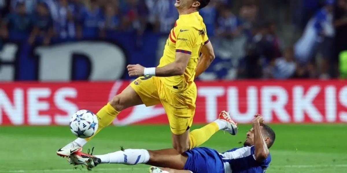 Lewandowski recibió una dura patada y tuvo que ser reemplazado en el primer tiempo ante el Oporto por Champions Legue.