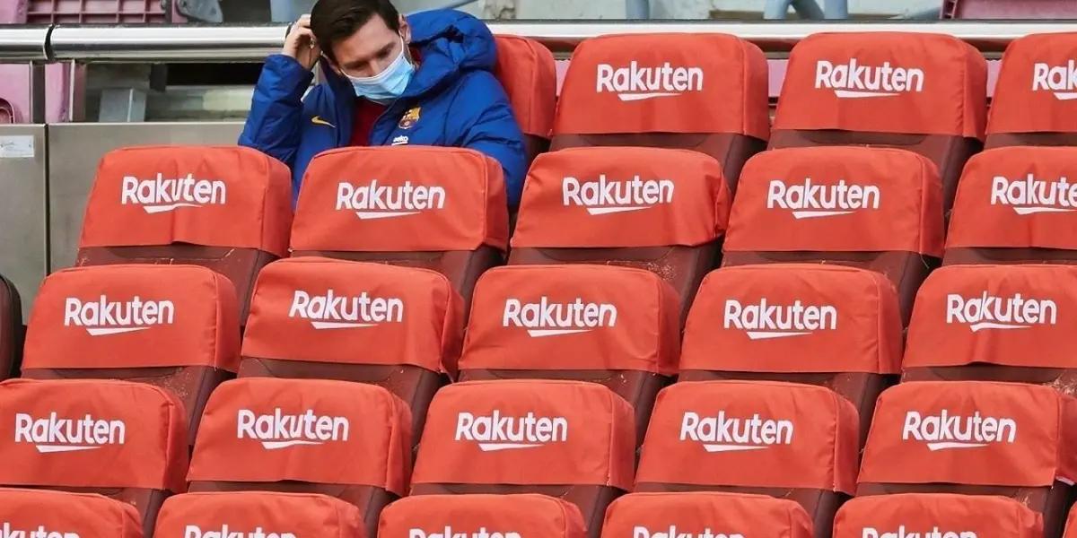Lionel Messi comenzó el partido en el banco de suplentes.
