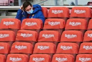 Lionel Messi comenzó el partido en el banco de suplentes.