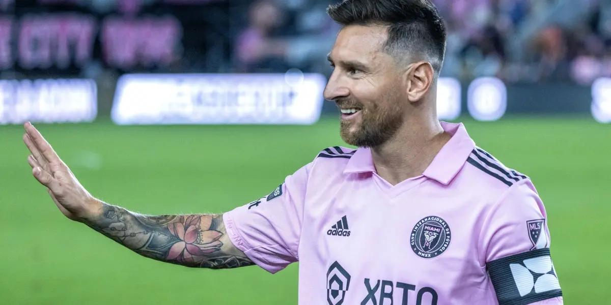 Lionel Messi no descuida ni un segundo y hasta en el calentamiento hacen lo que él pide