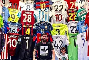 Lionel Messi tiene las puertas abiertas en FC Barcelona pero mira con la camiseta con la que apareció