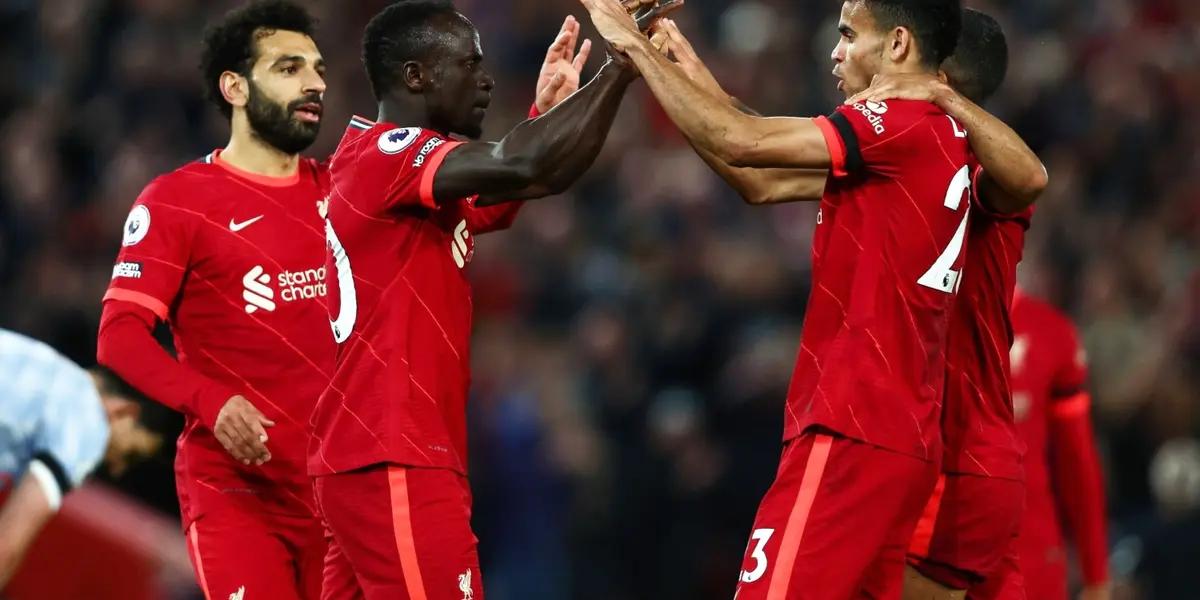Liverpool Football Club le ganó dos a cero a Everton Football Club por la de la Premier League, a días de la semifinal de la Champions con el Villareal.