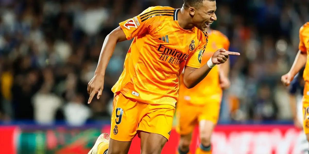 Los aficionados citizens no se creen que ese disparo haya acabado en portería