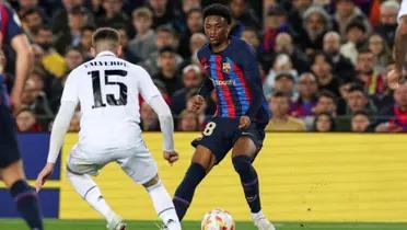 Los aficionados del Barcelona se han percatado de que uno de sus defensores tiene los mismos goles y asistencias que Vinicius