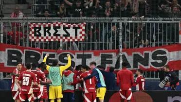 Los aficionados del Brest empezaron a hacer olés contra el Real Madrid