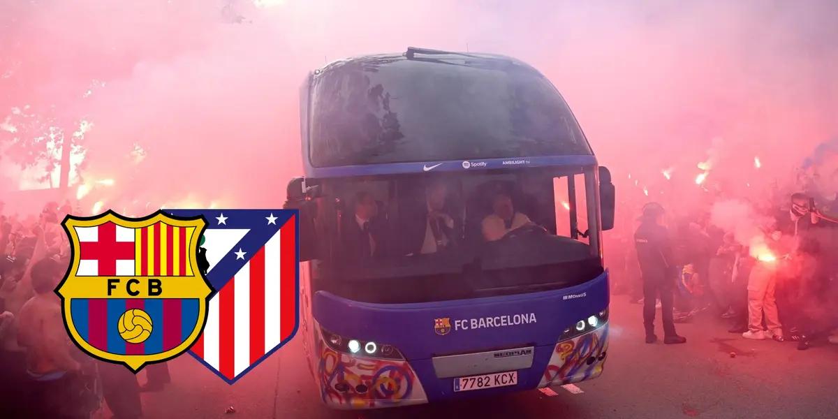 Los aficionados del FC Barcelona han hecho un bengaleo para recibir a sus jugadores