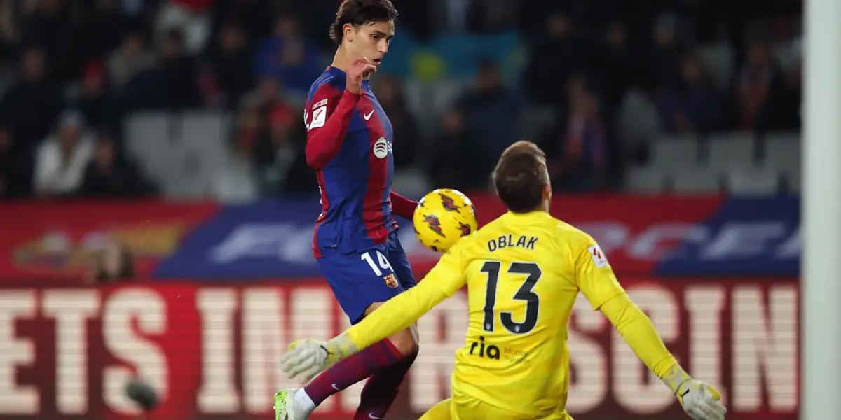 Los Blaugranas superaron a los Colchoneros en un duelo apasionante y se prenden en la lucha por el título