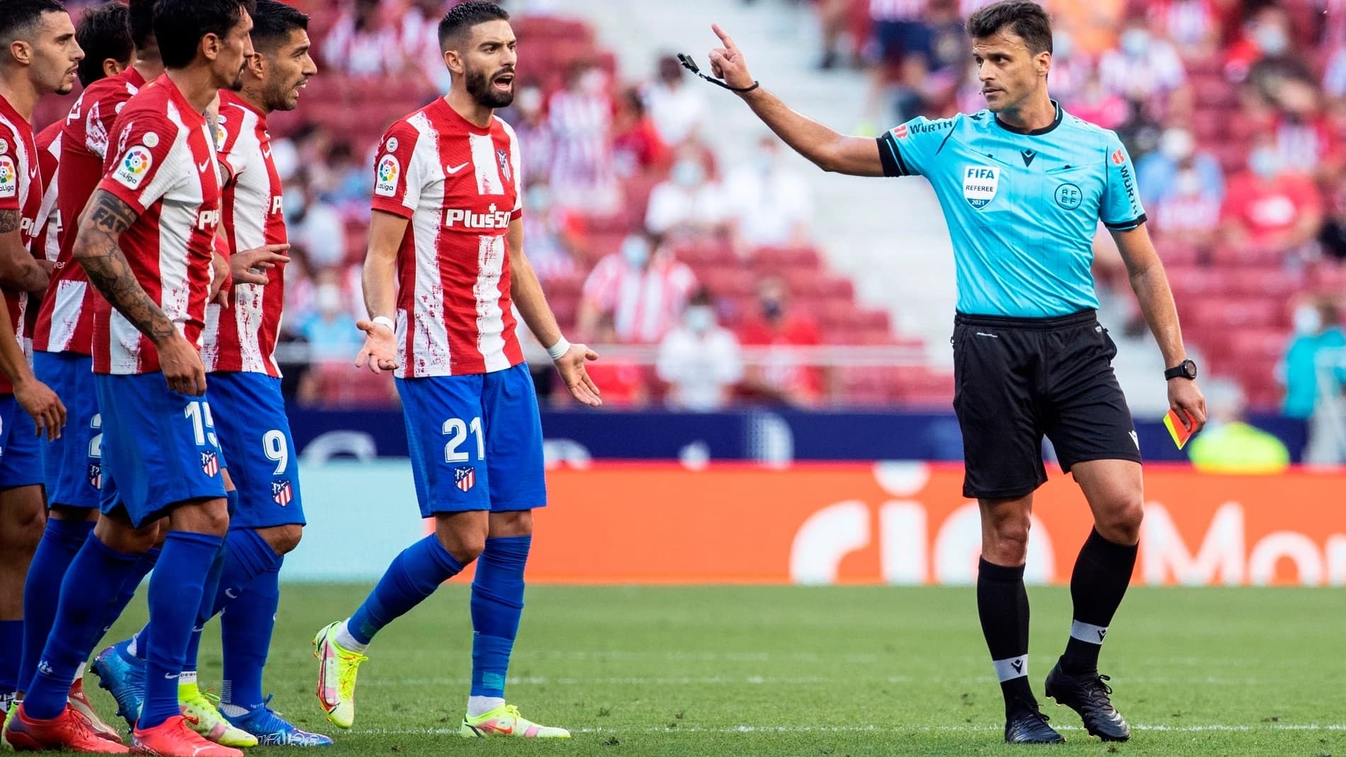 Los caminos del colegiado Gil Manzano y los del Colchonero se han cruzado en más de una oportunidad. Y siempre han levantado polémicas, la última en el encuentro del último sábado entre Atlético de Madrid y Athletic Bilbao.