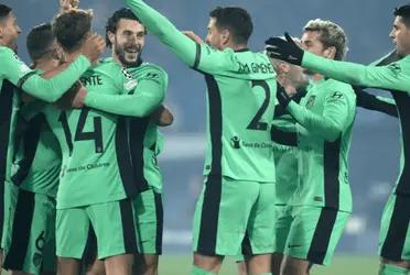 Los Colchoneros se pusieron en ventaja con un increíble autogol de Lutsharel Geertruida y por ahora se meten en octavos de final