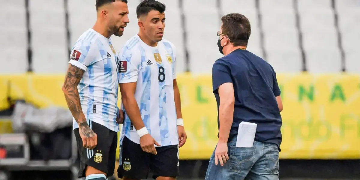 Los futbolistas de la Selección de Fútbol de Argentina estuvieron a punto de enfrentarse a golpes de puño con un integrante de la autoridad sanitaria de Brasil que, según testigos en el campo de juego, estaba armado. Por suerte fueron separados.