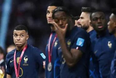 Los Galos fueron aclamados por una multitud tras el segundo puesto en el Mundial de Qatar 2022.