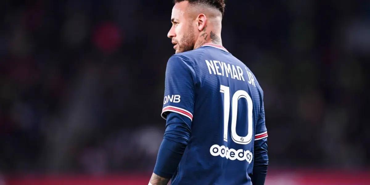 Los grandes sueldos de los futbolístas los convierten en celebridades y sus lujos se destacan entre otros deportistas, a continuación, los jugadores mejor pagados del momento.