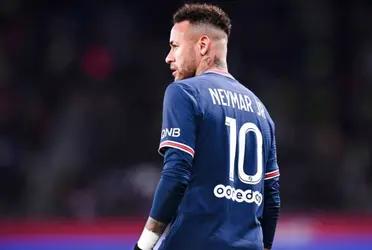 Los grandes sueldos de los futbolístas los convierten en celebridades y sus lujos se destacan entre otros deportistas, a continuación, los jugadores mejor pagados del momento.