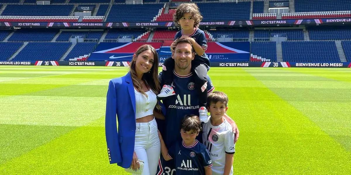 Los hijos de Messi también vestirán la camiseta del París Saint-Germain, ambos niños fueron inscriptos en la academia del club parisino y jugarán en el club de su padre, por lo que ellos ahora también son parte del PSG.