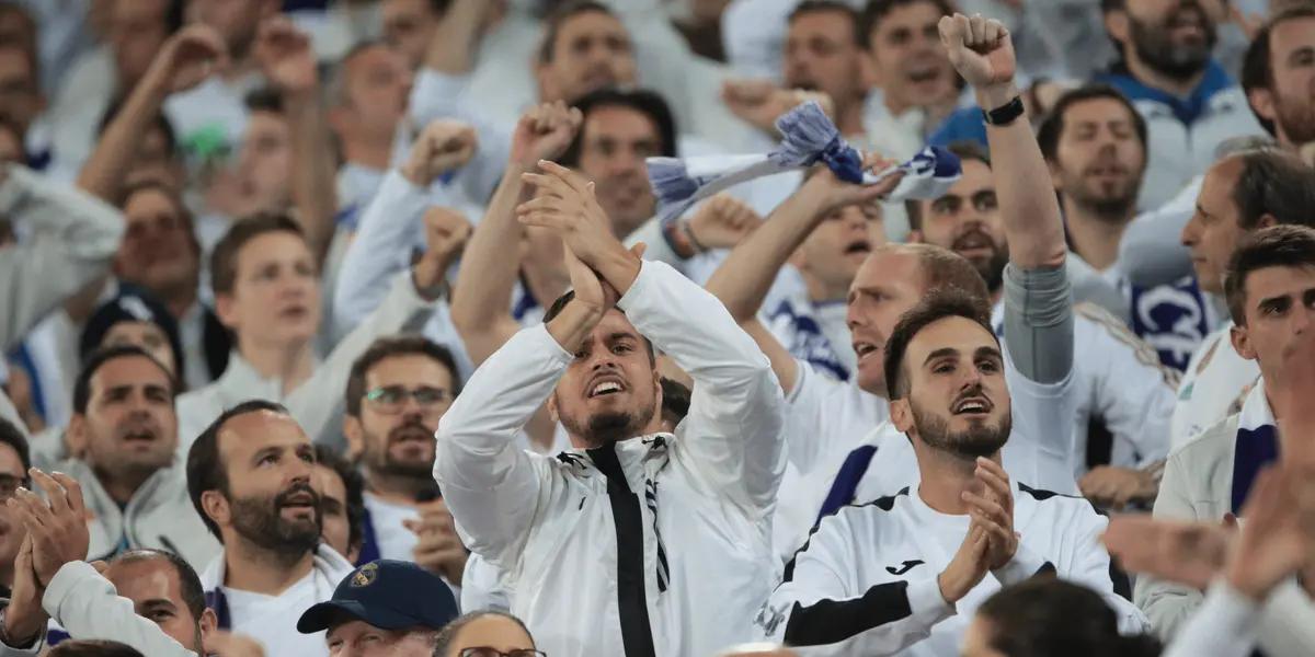 Los miles de hinchas que estuvieron presentes pudieron disfrutar de algo que jamás pensaron escuchar