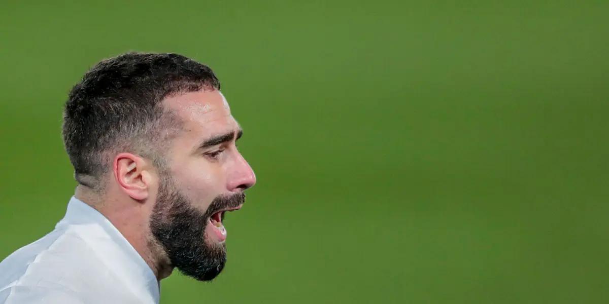 Los problemas físicos no dejan en paz a Carvajal y Real Madrid tuvo que volver a sacarlo antes de que finalice el partido contra el Valencia. El defensor español no aguantó antes de finalicen los primeros 45 minutos y Lucas Vázquez tuvo que entrar en su lugar.