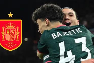 Los Reds consiguieron una importante victoria sobre Aston Villa a domicilio y este jugador nacido en Galicia sentenció el 1-3 final.