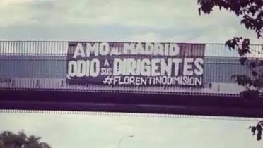 Los Ultras Sur del Real Madrid celebraron su 45 aniversario pidiendo la dimisión del presidente del Real Madrid