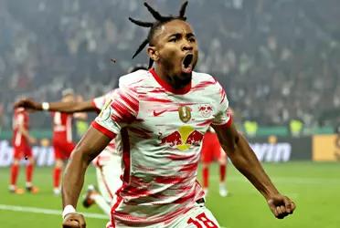 Luego de la frutrada llegada de Mbappé y con Lewandowski sin novedades el Real Madrid y el Barcelona estan tras los pasos de Christopher Nkunku, el jugador que se consagró Campeón con el RB Leipzig y además el mejor jugador de la Bundesliga por encima de Haaland y Lewandowski.