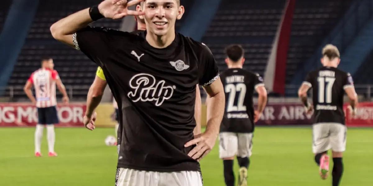 Luego de su frustrado pase a la Premier League, Julio Enciso podría jugar en el fútbol español la próxima temporada. Sevilla y Atlético de Madrid están tras la pista del mediapunta paraguayo de 18 años para reforzar sus plantillas.