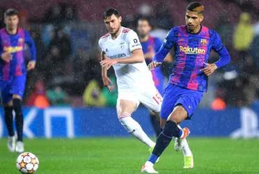 Luego de una reunión con dirigentes del Liverpool para definir las incorporaciones, Klopp hizo foco principal en el fichaje de Araújo. Quiere armar la mejor zaga defensiva de Europa con Virgil Van Dijk.