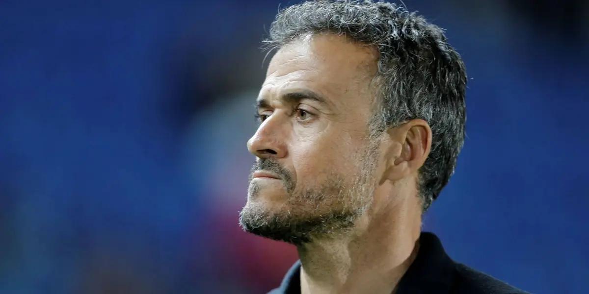 Luis Enrique muy preocupado con el rendimiento de su equipo.