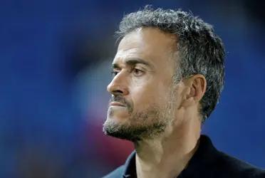 Luis Enrique muy preocupado con el rendimiento de su equipo.