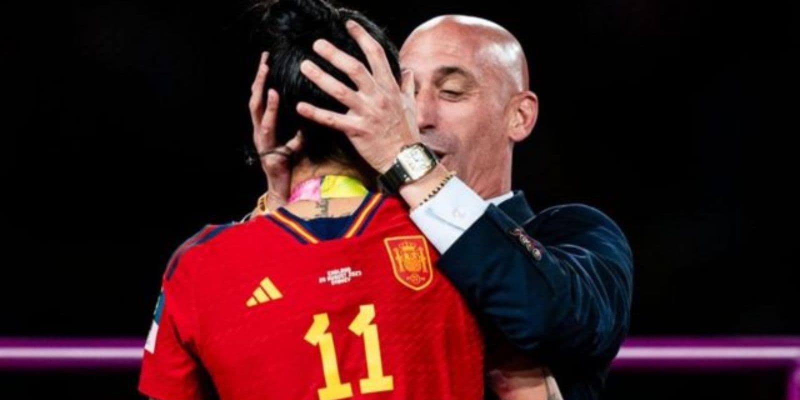 Luis Rubiales sigue poniendo excusas luego de darle el beso a Jenni Hermoso, sorprendió lo que dijo ahora