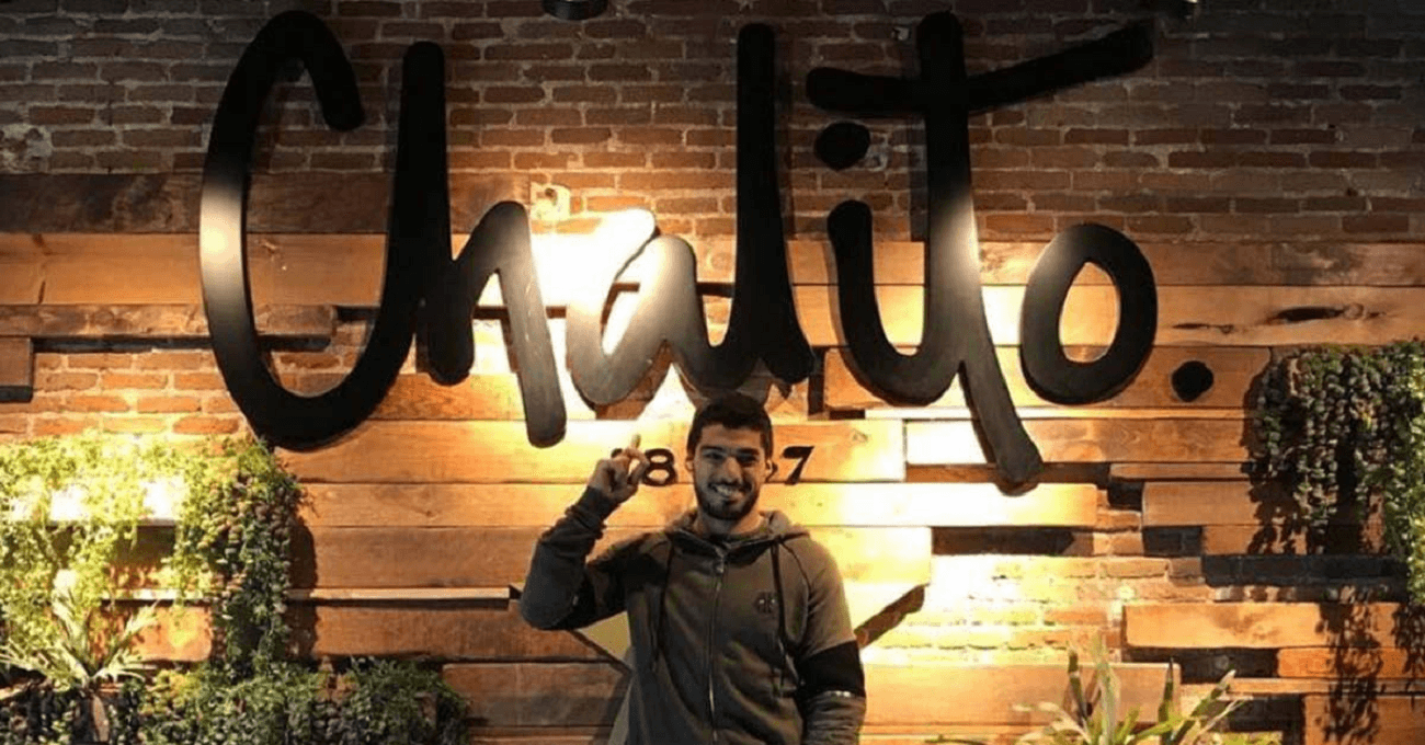 Luis Suárez, actual delantero de Atlético Madrid y exatacante del Barcelona, tiene muchos negocios montados en Ciudad Condal. Lucho abrió su primer restaurante en 2015, en Castelldefels y desde ahi vio crecer sus inversiones.