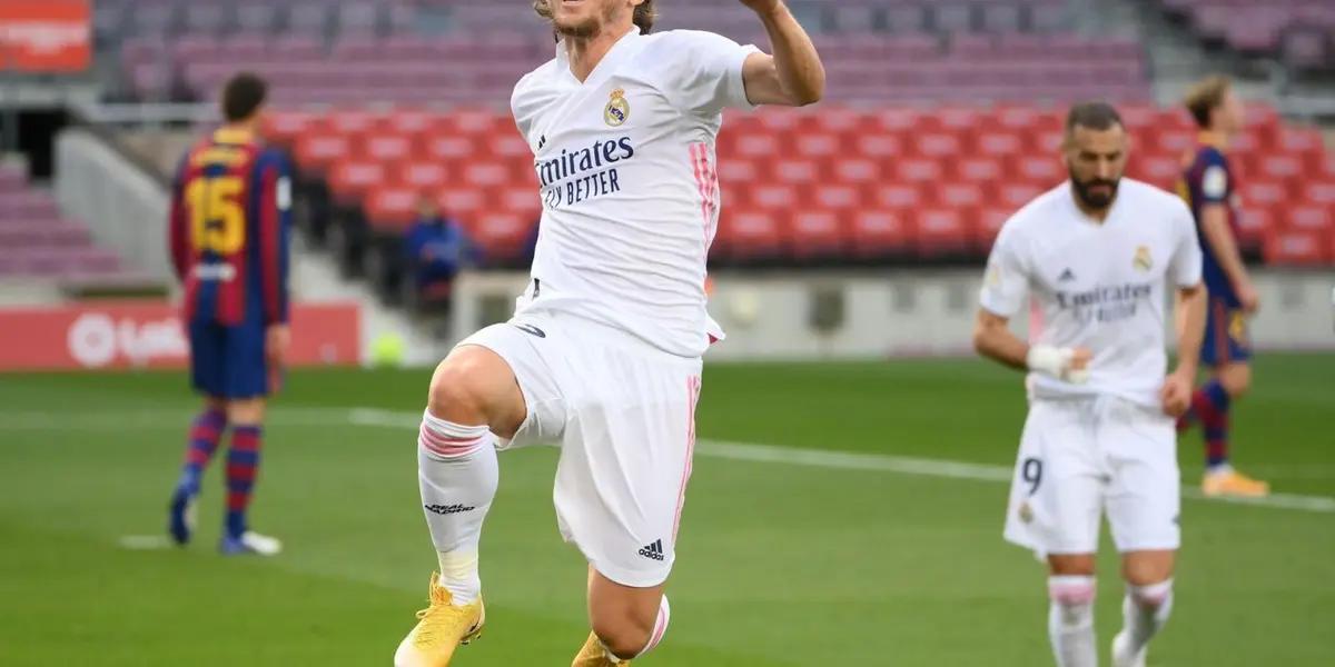 Luka Modric está teniendo una excelente temporada 2021-22 excelente a sus 36 años y se ha ganado que el Real Madrid le envié una oferta formal para renovar su contrato por un año más.